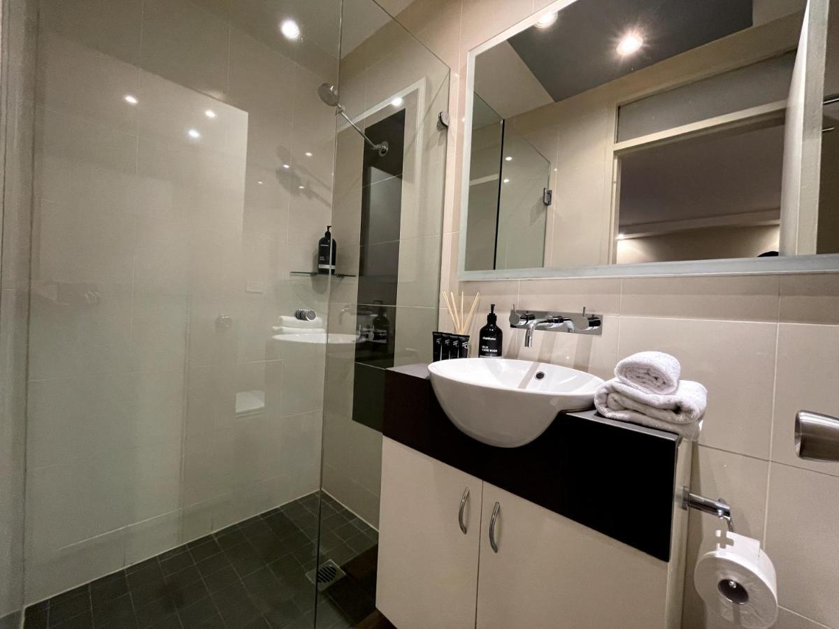 Kozyguru Mcmahons Point Amazing Water View + Free Parking Nmp002 * Sydney